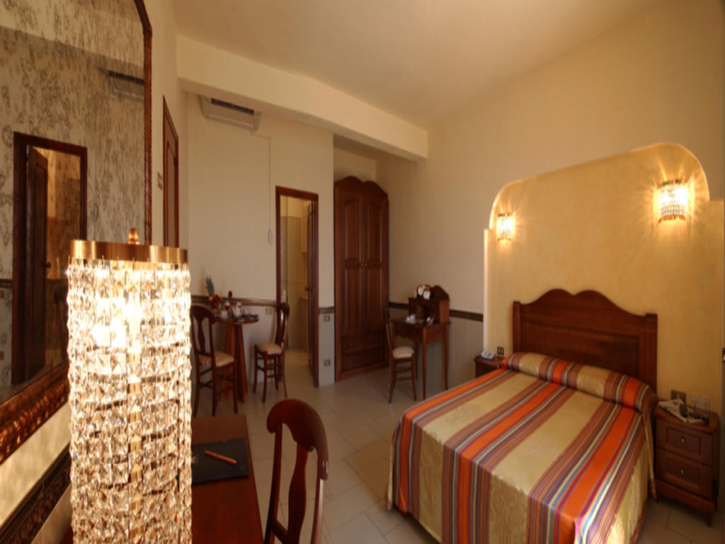 King'S Residence Hotel Палинуро Екстериор снимка